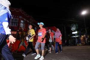 BIB: 3290
                            <button type="button" onclick="openModal(26262618)" class="btn btn-primary btn-sm float-right btn-popup" data-toggle="modal" data-target=".modal-high-quality">
                        <i class="fas fa-shopping-cart"></i> Add to Cart
                    </button>
                                            <button type="button" onclick="isThisMe(26262618, true)" class="btn btn-success btn-sm float-right btn-popup btn-isme hidden" data-toggle="tooltip" data-placement="bottom" title="นี่คือรูปของคุณใช่ไหม คลิกที่นี่เพื่อเอาเข้าอัลบั้ม">
                        <i class="fas fa-plus"></i> Add to album
                    </button>
                    <button type="button" onclick="isThisMe(26262618, false)" class="btn btn-warning btn-sm float-right btn-popup btn-isnotme hidden">
                        <i class="fas fa-ban"></i> Remove from album
                    </button>